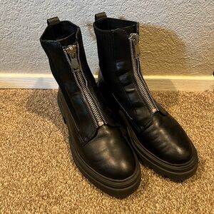 Women’s STEVEN by Steve Madden black combat boot - size 7
